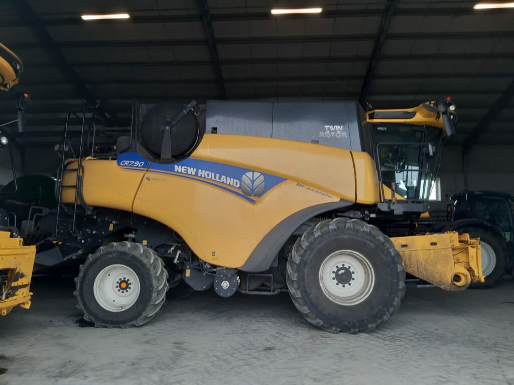 Mietitrebbia New Holland CR7.90 telaio 701984003