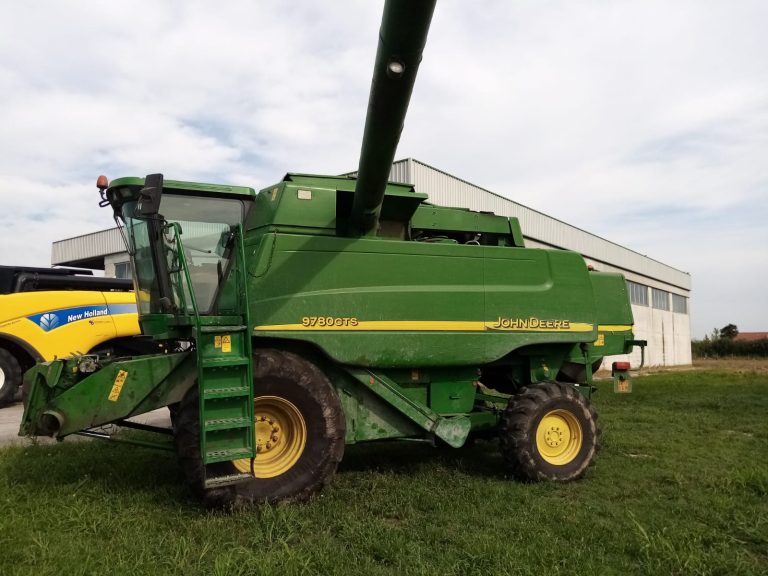 John Deere CTS9780 Combine Harvester Chassis CA074093 - Working