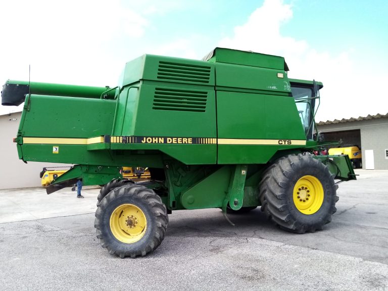 Mietitrebbia John Deere CTS telaio JD650430 con Barra Grano JD 5.20