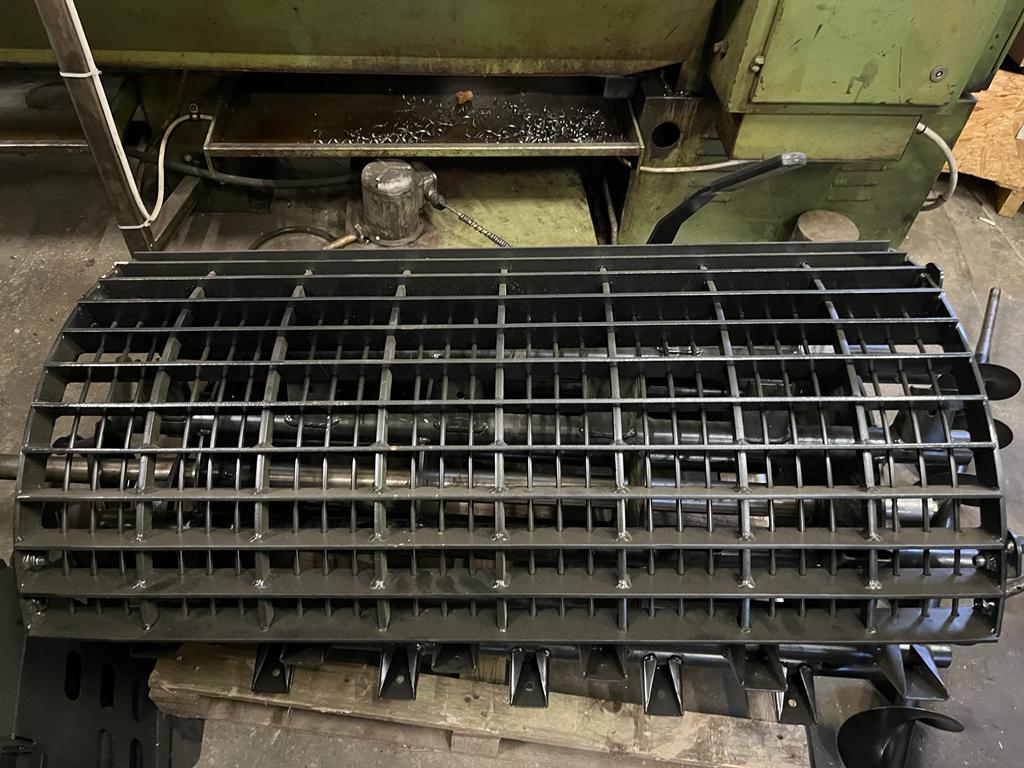 Rotary separator and grid with shaft and tensioner for TC4.90