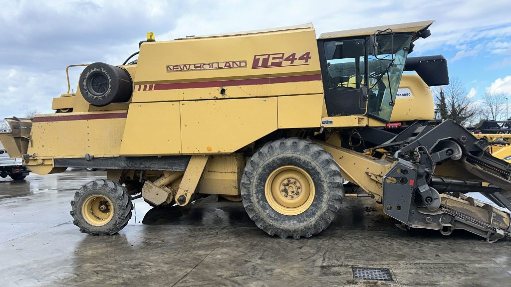 Mietitrebbia New Holland TF44 telaio 7214099