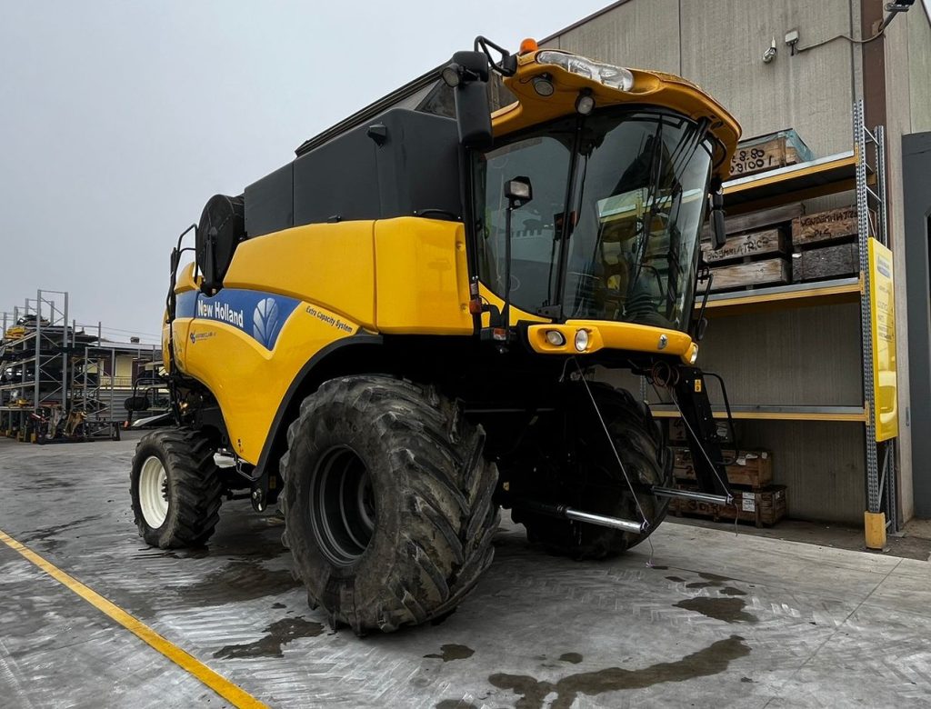 Mietitrebbia New Holland CX8050sl telaio 231720003