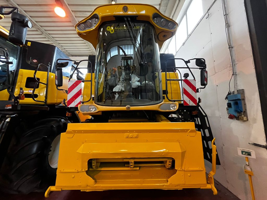 Mietitrebbia New Holland CS540 telaio 281492007