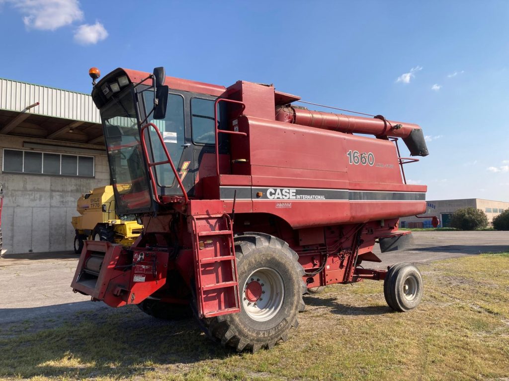 Combine Harvester CASE 1660 frame number 17031