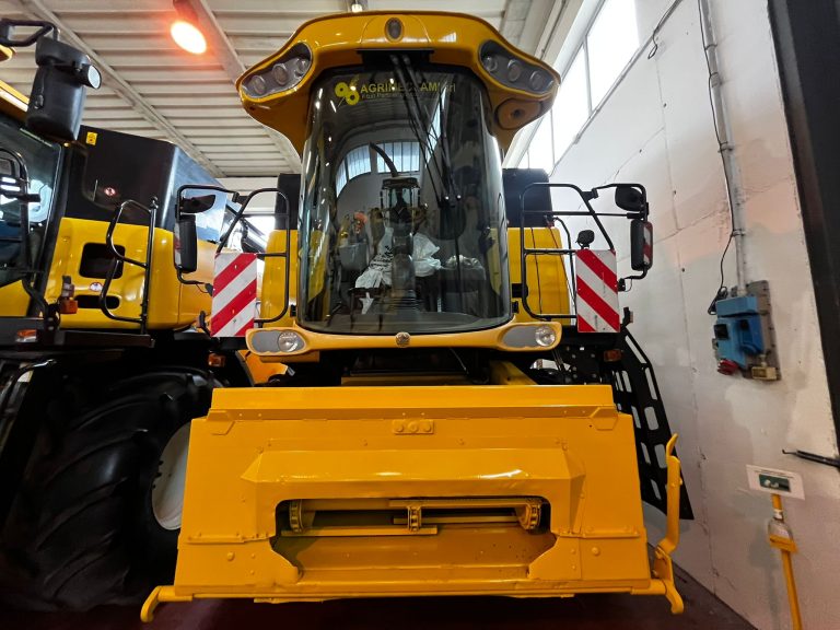 Mietitrebbia New Holland CS540 telaio 281492007