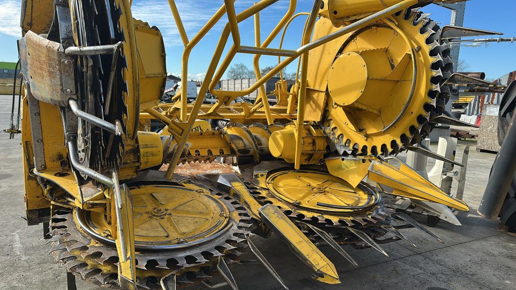 Mais Header New Holland RI600 8PH for forage harvester FR – Overhauled and repainted