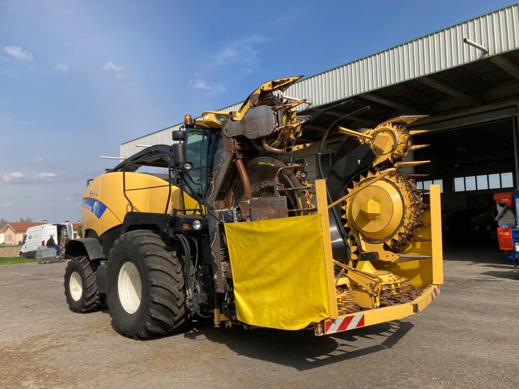 Forage Harvester New Holland FR9090 frame number 555740001 – Overhauled